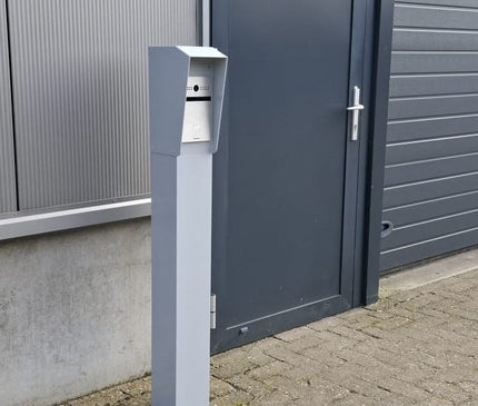 AlarmsysteemExpert.nl AlarmsysteemExpert.nl Intercomzuil 130cm, 15x15cm Dubbellaags gepoedercoat