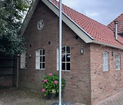 AlarmsysteemExpert.nl Cameramast verplaatsbaar aluminium 3 meter Ø 90mm met tegelframe