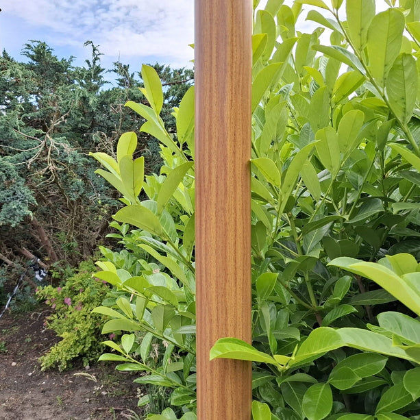 AlarmsysteemExpert.nl Lichte houtstructuur cameramast met kantelanker 4 meter