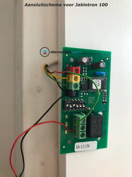 AlarmsysteemExpert.nl Professionele flitser, laag model + JB-111N