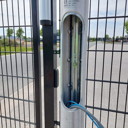 AlarmsysteemExpert.nl Vaste cameramast 4 meter verjongd met inspectieluik