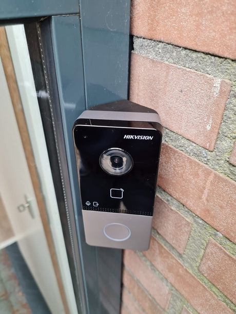 Hikvision Hikvision DS-KABV6113-A, Angled Mounting Frame serving DS-KV6103/6113